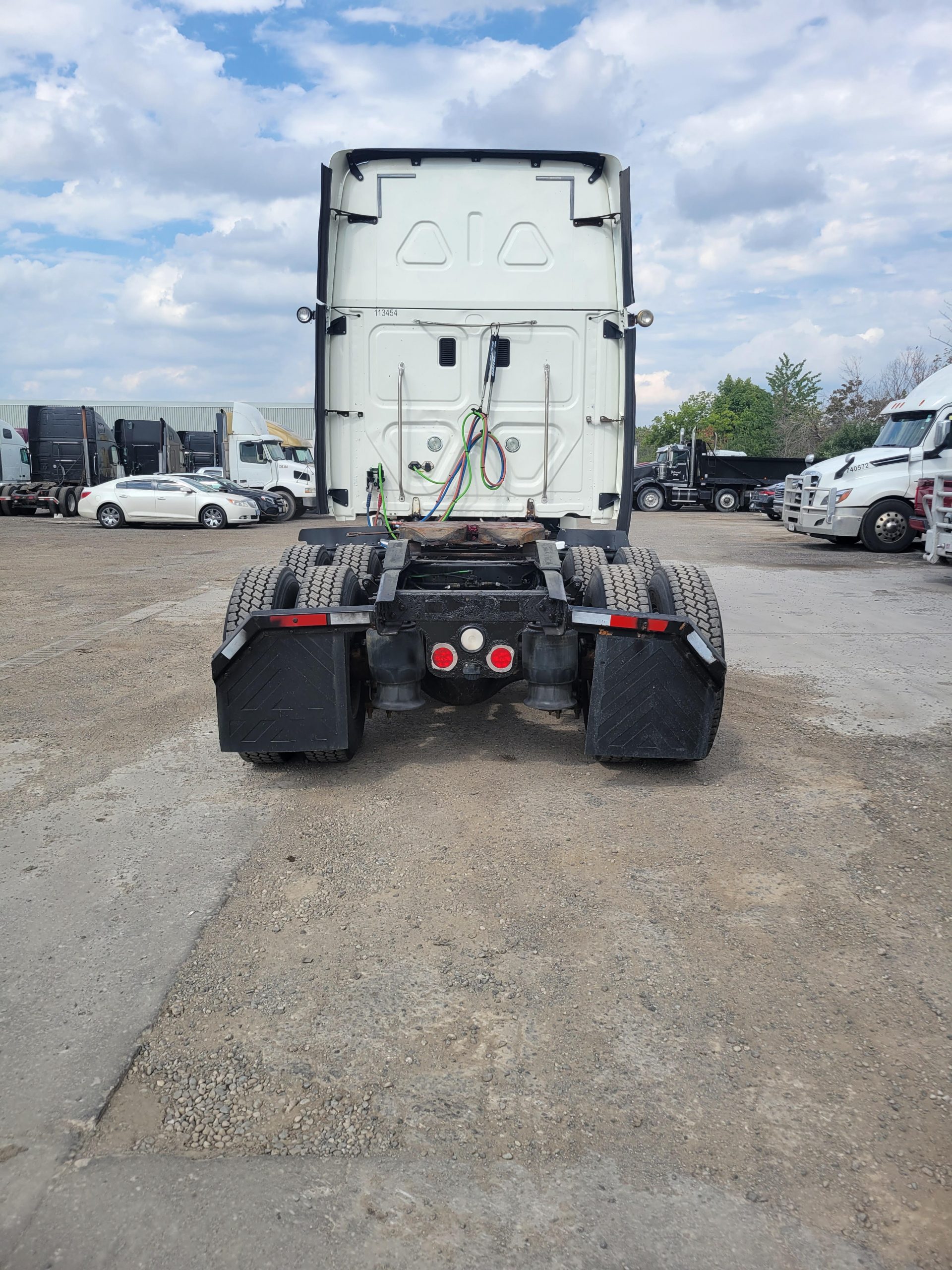 2015 Freightliner Cascadia, DD15 Motor, Automatic Transmission. Gleam